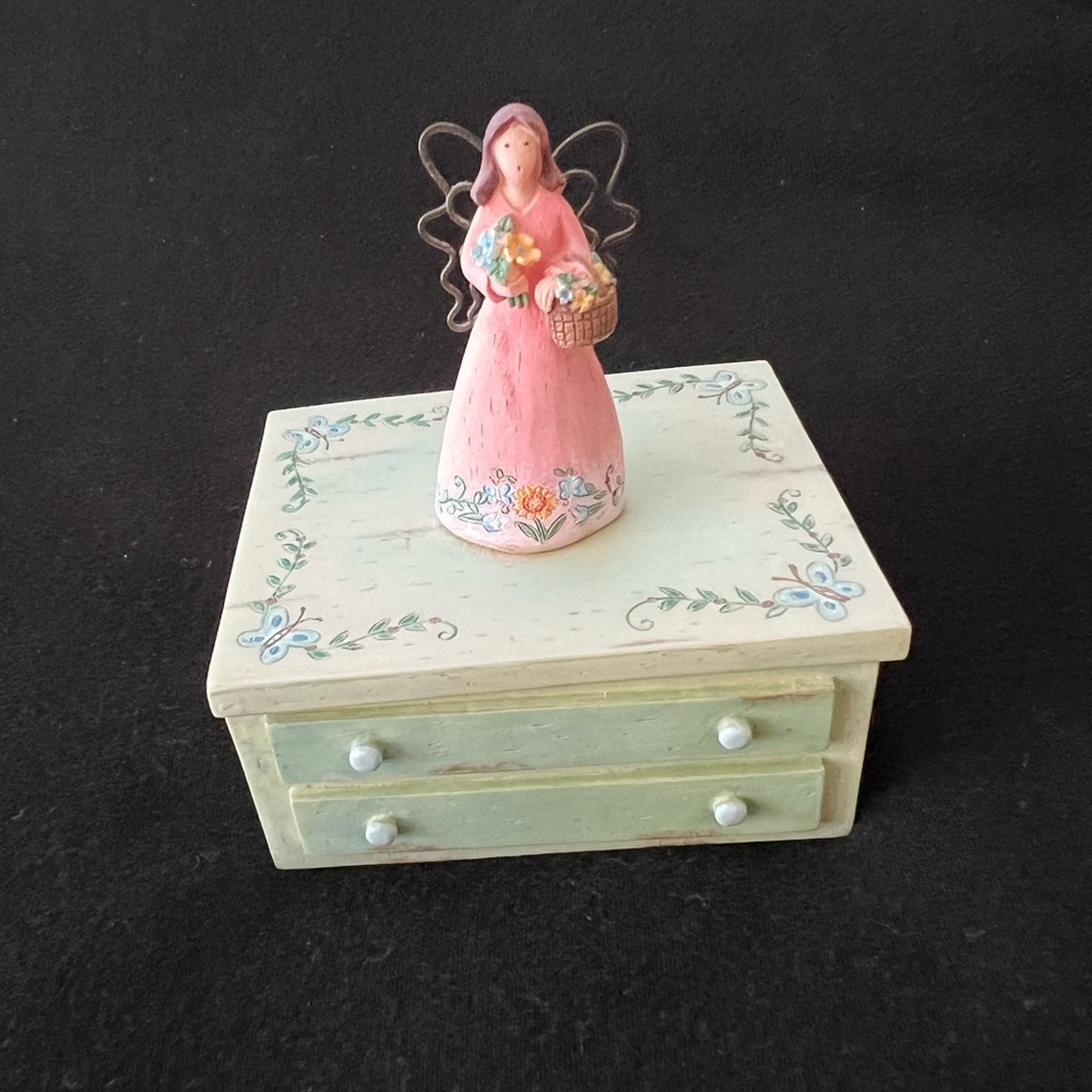 Russ Berrie Country Gatherings Angel Jewelry Trinket Box - Item 28490